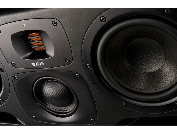 ADAM Audio S3H, kotelo sivusta kuvattuna, kuva 4