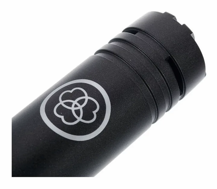 AKG C 430, XLR-liitin pohjassa, kuva 4