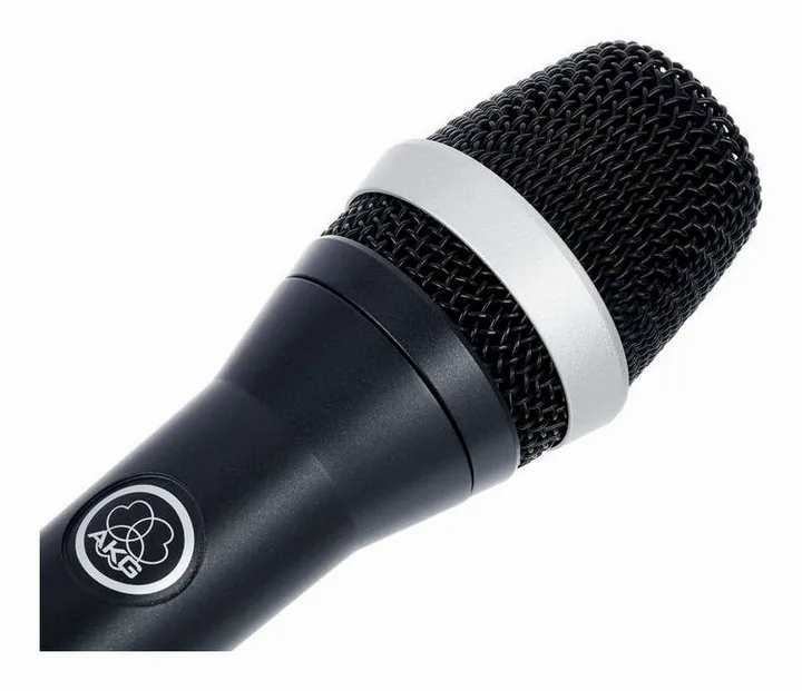 AKG D5, XLR-liitin pohjassa, kuva 3