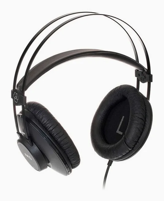 AKG K-52, kuulokkeen kuppi läheltä, kuva 2