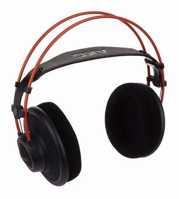 AKG K-712 Pro, kuulokkeen kuppi läheltä, kuva 2