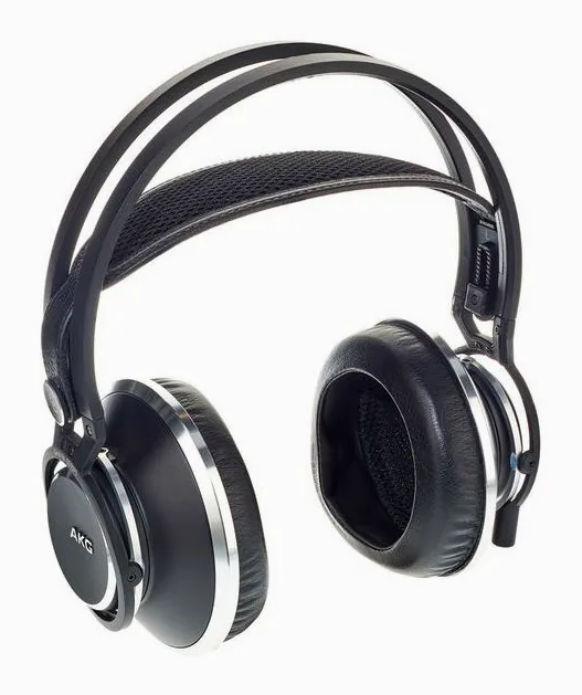 AKG K-872, johdon liitäntä kupissa, kuva 3