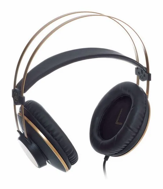 AKG K-92, korvatyynyt läheltä, kuva 2