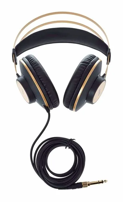 AKG K-92, korvatyynyt läheltä, kuva 4
