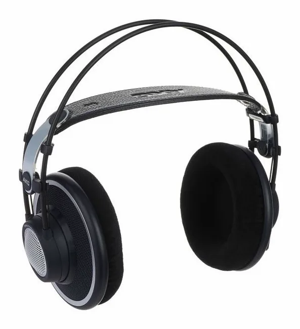 AKG K-702, korvatyynyt läheltä, kuva 2
