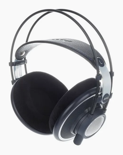 AKG K-702, johdon liitäntä kupissa, kuva 3