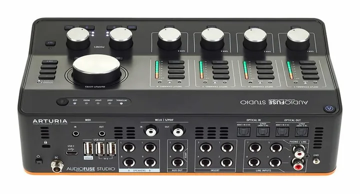 Arturia AudioFuse Studio, liitännät takana, kuva 4