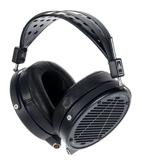 Audeze LCD-X, kuulokkeen kuppi läheltä, kuva 3
