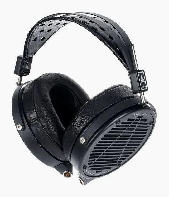 Audeze LCD-X Leather Free, korvatyynyt läheltä, kuva 3