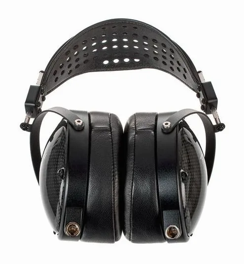 Audeze LCD-XC Leather Free, johdon liitäntä kupissa, kuva 4