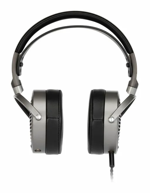 Audeze MM-100, johdon liitäntä kupissa, kuva 2