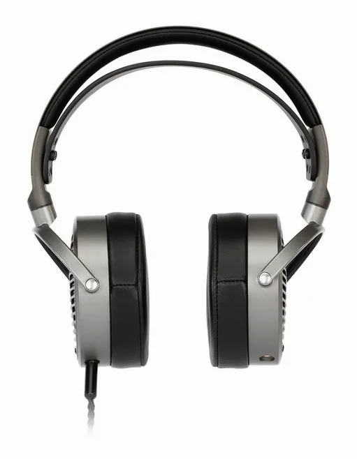 Audeze MM-100, johdon liitäntä kupissa, kuva 3