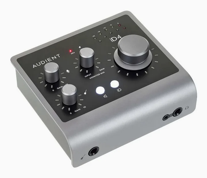 Audient iD4 MKII, liitännät takana, kuva 3