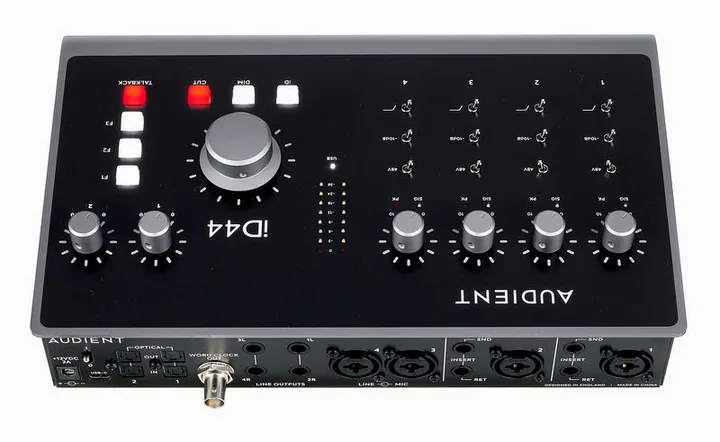 Audient iD44 MKII, etupaneeli säätimineen, kuva 4