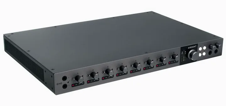 Audient iD48, tulot etupuolella, kuva 3