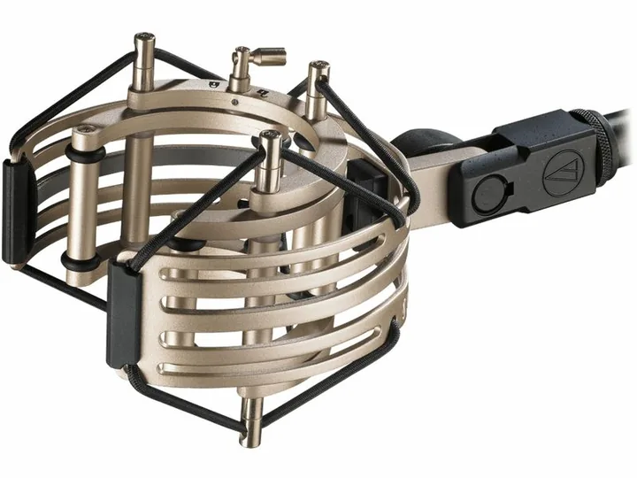 Audio-Technica AT5040, XLR-liitin pohjassa, kuva 4