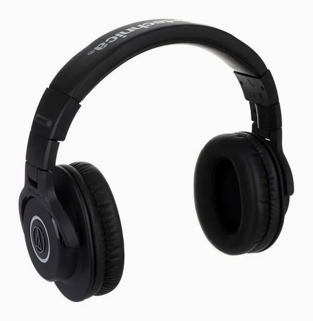 Audio-Technica ATH-M40X, kuulokkeen kuppi läheltä, kuva 2