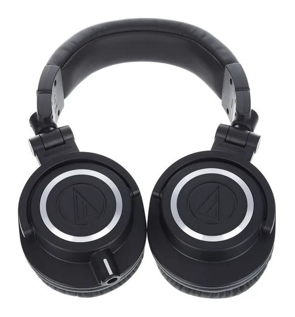 Audio-Technica ATH-M50X, johdon liitäntä kupissa, kuva 4