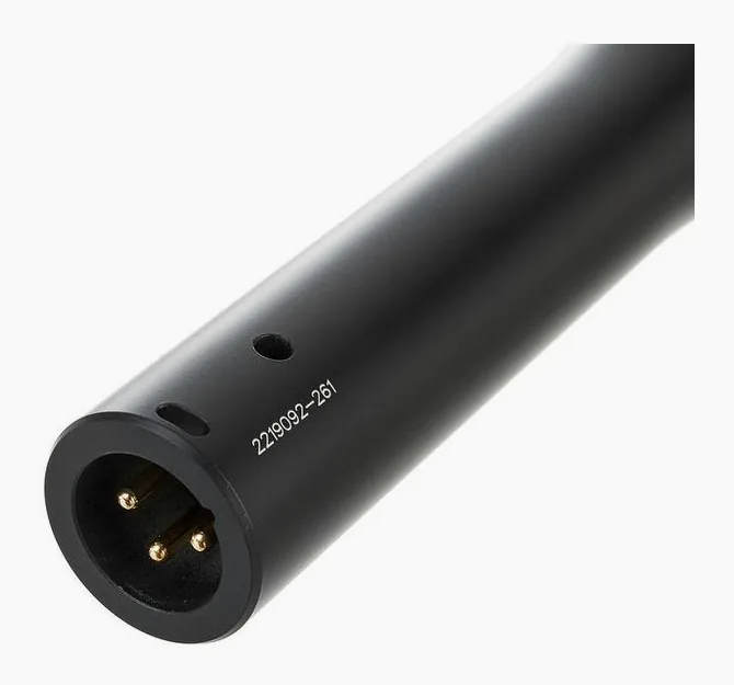 Audix OM2, XLR-liitin pohjassa, kuva 4