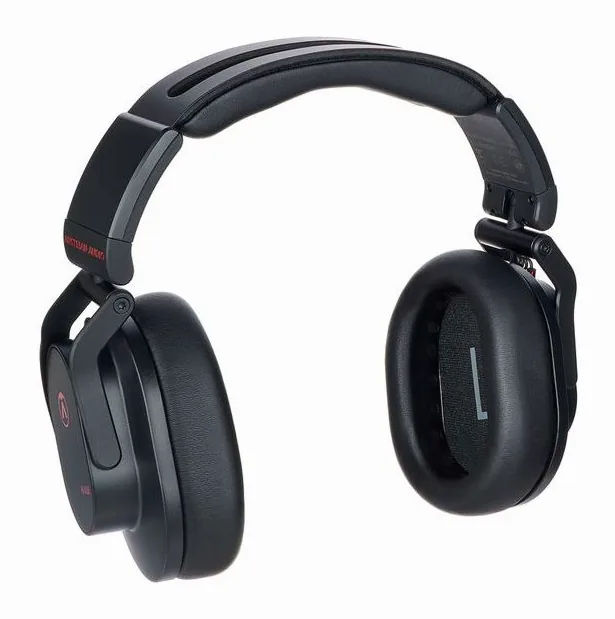 Austrian Audio Hi-X60, johdon liitäntä kupissa, kuva 2