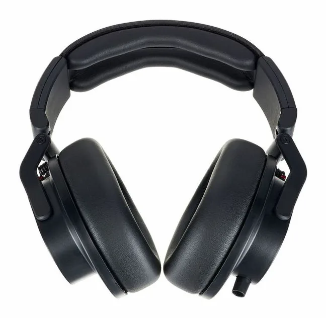 Austrian Audio Hi-X60, johdon liitäntä kupissa, kuva 4
