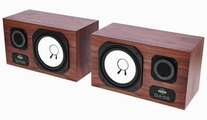 Avantone CLA-10A Limited Edition edestä neutraalia taustaa vasten
