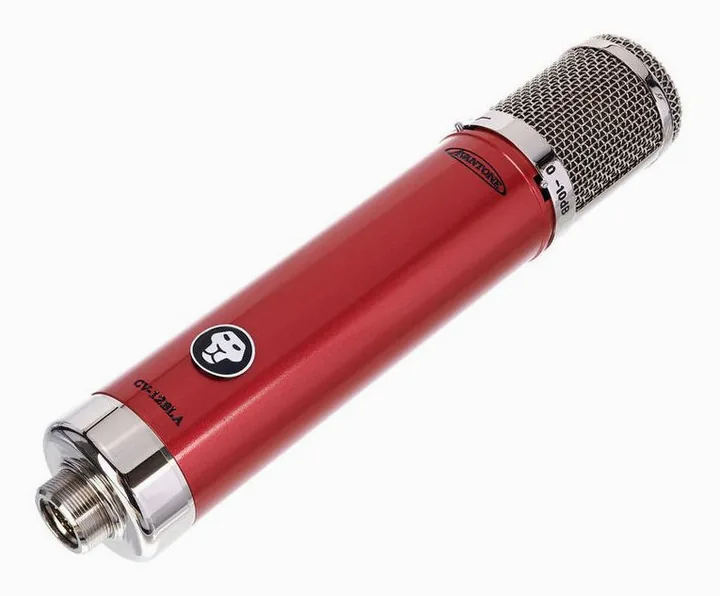 Avantone CV-12 BLA edestä kuvattuna