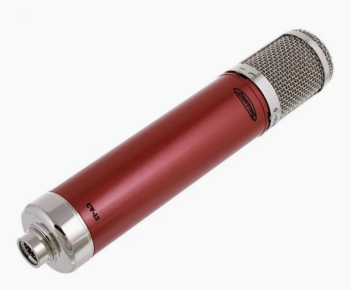 Avantone CV-12 edestä neutraalia taustaa vasten