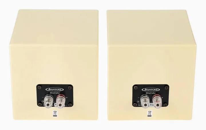 Avantone MixCubes cream, etupaneeli bassoelementteineen, kuva 4