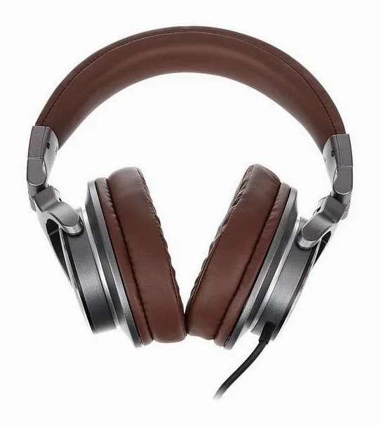 Behringer BH 470, korvatyynyt läheltä, kuva 4