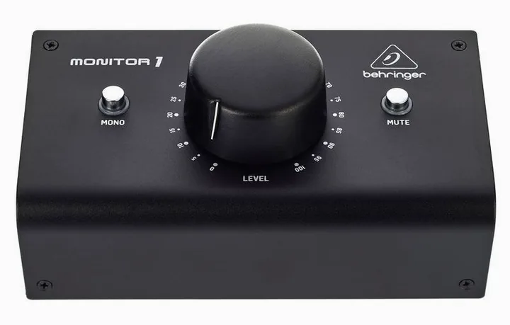 Behringer Monitor1, kotelo sivusta kuvattuna, kuva 2