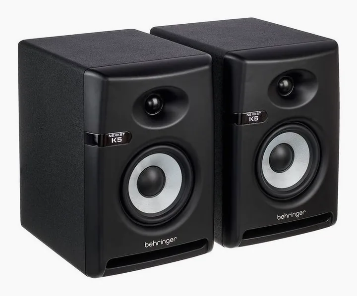 Behringer NEKKST K5, kotelo sivusta kuvattuna, kuva 3