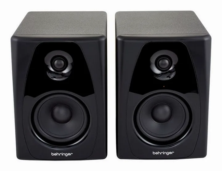 Behringer Studio 50USB, bassorefleksiaukko, kuva 2