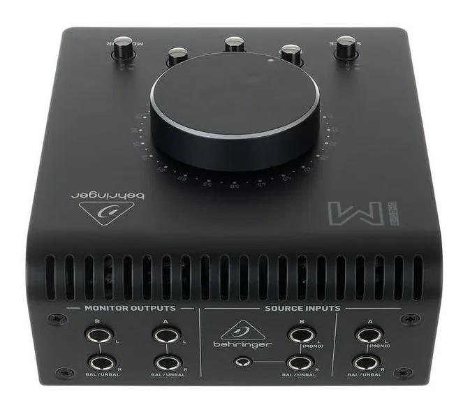 Behringer Studio M, logo ja pinta, kuva 4