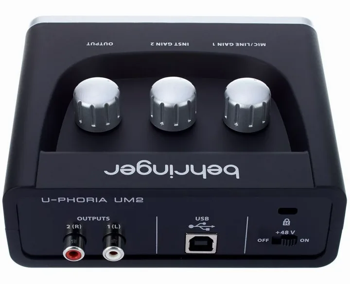 Behringer U-Phoria UM2, liitännät takana, kuva 4