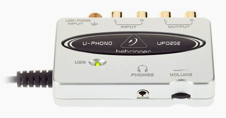 Behringer UFO202, liitännät takana, kuva 2