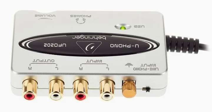 Behringer UFO202, tulot etupuolella, kuva 4