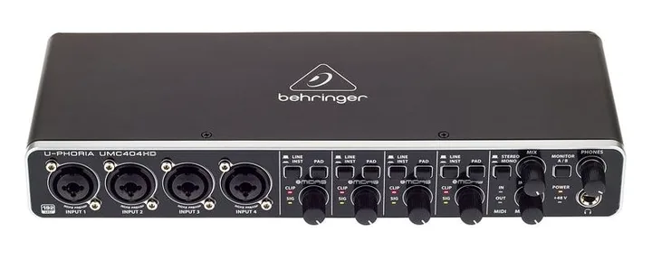 Behringer UMC404HD, tulot etupuolella, kuva 2