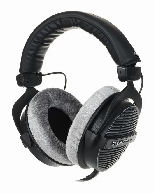beyerdynamic DT-990 Pro 250 Ohm edestä kuvattuna