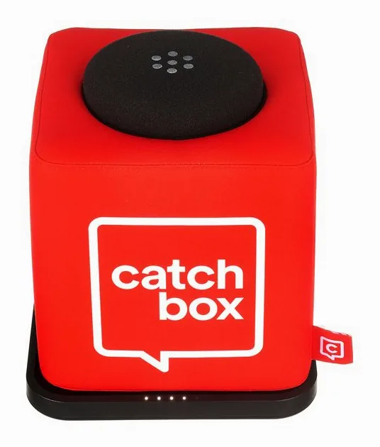 Catchbox Plus Transmitter Cube Red, pidike ja kiinnitys, kuva 2