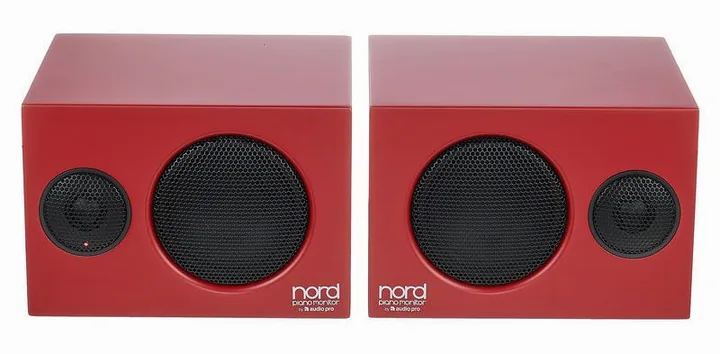 Clavia Nord Piano Monitor V2, bassorefleksiaukko, kuva 2