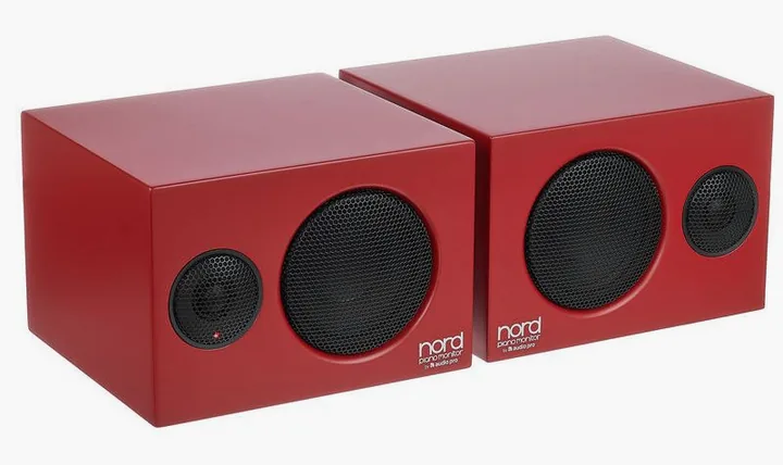 Clavia Nord Piano Monitor V2, takapaneeli liitäntöineen, kuva 3