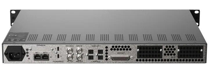 Dynaudio Control 01, bassorefleksiaukko, kuva 3