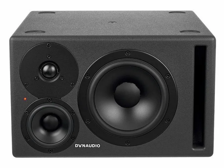 Dynaudio Core 47 Left, logo ja pinta, kuva 2