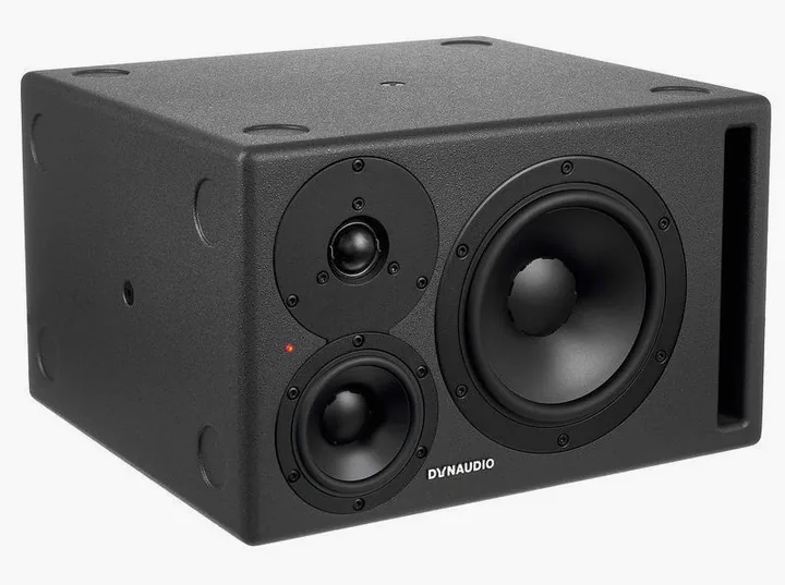 Dynaudio Core 47 Left, logo ja pinta, kuva 3