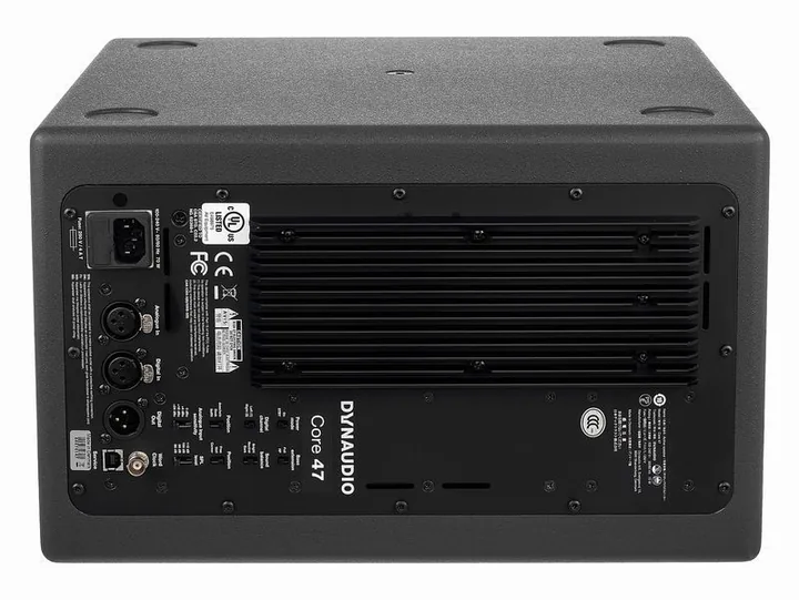 Dynaudio Core 47 Left, etupaneeli bassoelementteineen, kuva 4