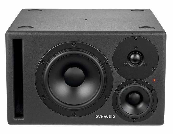 Dynaudio Core 47 Right, takapaneeli liitäntöineen, kuva 2