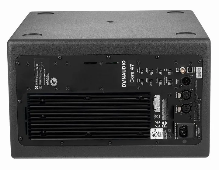 Dynaudio Core 47 Right, bassorefleksiaukko, kuva 4
