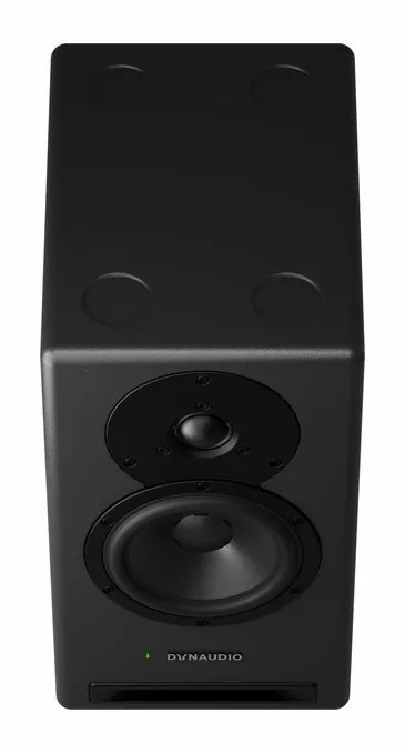 Dynaudio Core 5, takapaneeli liitäntöineen, kuva 3