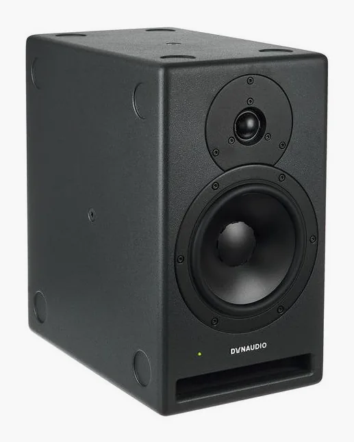 Dynaudio Core 7, logo ja pinta, kuva 3